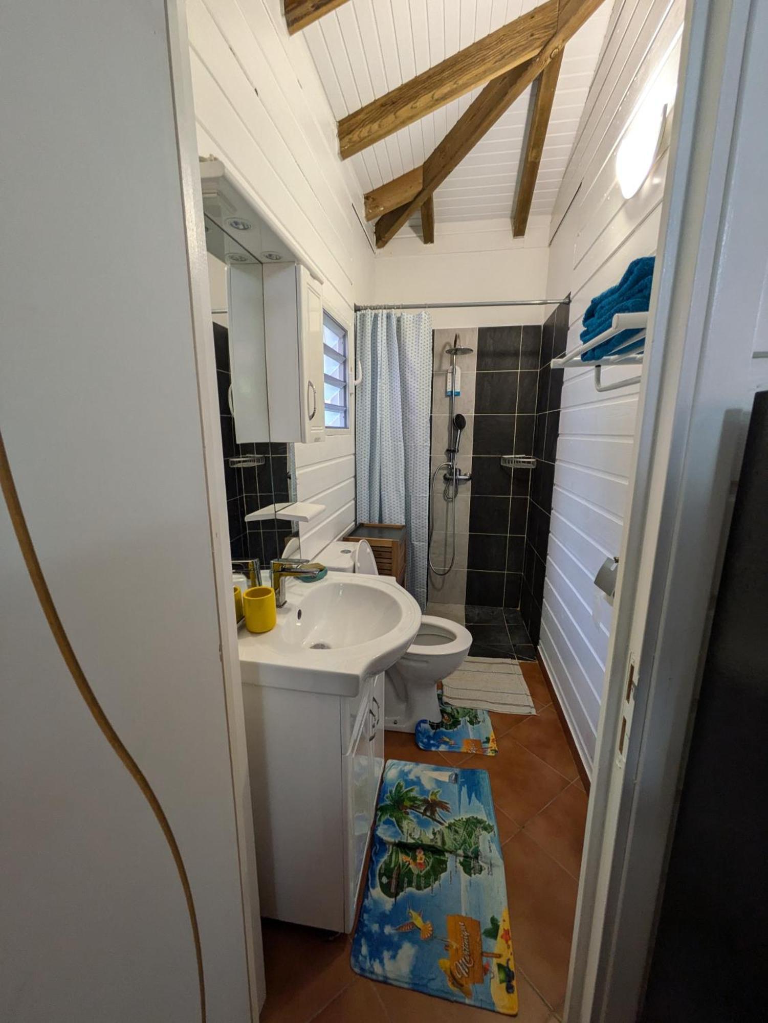 Le Marin - Bungalow Classe 3 Etoiles Tb Equipe & Confortable - Escapade En Couple - Paisible & En Toute Discretion - Wi-Fi - Climatisation - Calme & Serenite - Plages Du Sud, Centre De Carenage & Marina Du Marin Proche En Voiture - Acheminement Sur D Exterior foto
